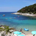 By The Sea 말리로시니