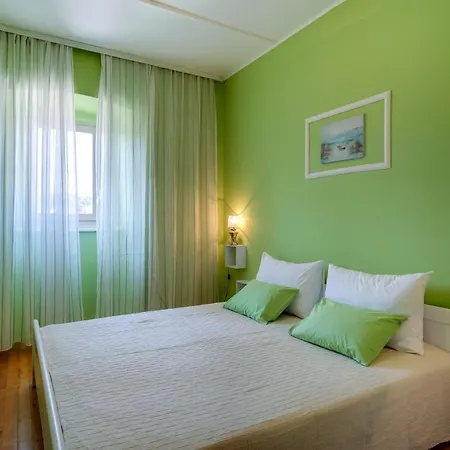 By The Sea Apartman